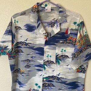 Vintage Islander Hawaiian Shirt . Men’s size medium.